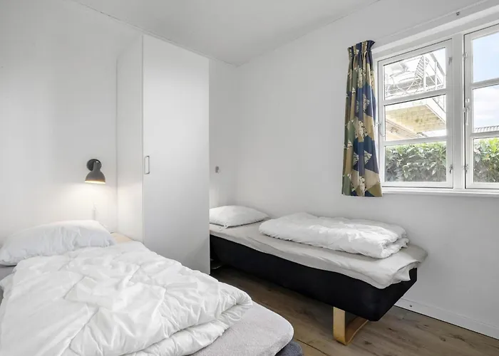 Apartment 2 Bedroom Gorgeous In *